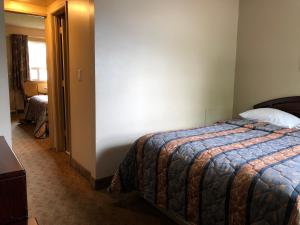 Afbeelding uit fotogalerij van Travellers Inn in Calgary