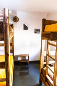 Krevet ili kreveti na sprat u jedinici u okviru objekta Nibiru Hostel