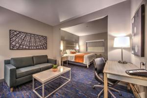 Imagen de la galería de Best Western Plus Media Center Inn & Suites, en Burbank