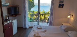a room with a bed and a view of the ocean at Summerhouse Duće Omiš in Duće
