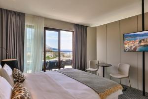 Postel nebo postele na pokoji v ubytování Hotel Kalos