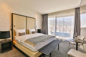 Postel nebo postele na pokoji v ubytování Hotel Kalos