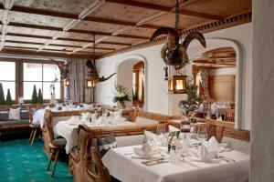 Reštaurácia alebo iné gastronomické zariadenie v ubytovaní Hotel Gletscherblick