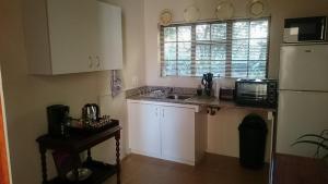 A kitchen or kitchenette at 4 On Braemar
