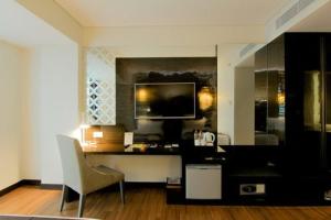 TV tai viihdekeskus majoituspaikassa The New Atrium Hotel Yogyakarta