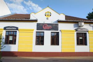 The building in which a panziókat is located