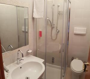 Koupelna v ubytování Hotel Excelsior