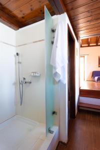 Vonios kambarys apgyvendinimo įstaigoje Ypatia Cozy Castle Suite Apartment with Loft