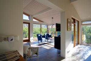 A seating area at Harpa Holiday Home - Birta Rentals