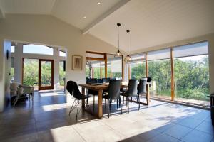 Ruang duduk di Harpa Holiday Home - Birta Rentals