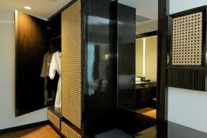 a bathroom with a mirror and a dressing room at The Atrium Hotel & Resort Yogyakarta in Yogyakarta