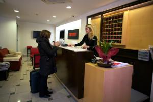 two women standing at a counter in a wine shop at Hotel Davide in Rivoli