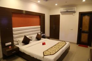 Un pat sau paturi într-o cameră la swaran House