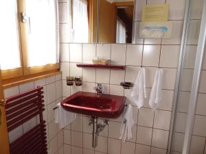 A bathroom at Hotel Alpfrieden