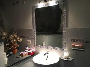 a bathroom with a sink and a mirror at La Cantina di Lorenza in Vernazza