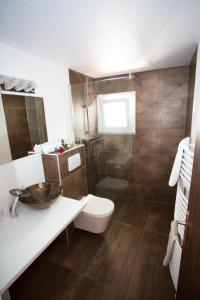 Bathroom sa Hotel Eden