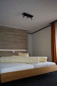 Kama o mga kama sa kuwarto sa Hotel Eden