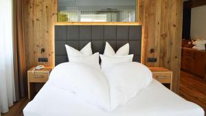 Uma cama ou camas num quarto em Hotel Trenker