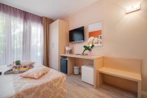 TV a/nebo společenská místnost v ubytování Hotel Maritimo