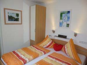 En eller flere senge i et værelse på Ferienwohnung Hitzegrad