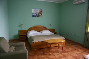 
A bed or beds in a room at Hotel Morskaya Zvezda

