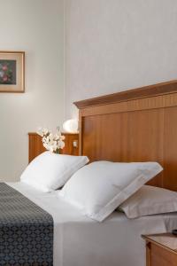 Postel nebo postele na pokoji v ubytování Hotel Bellevue