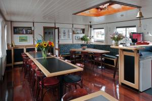 Gallery image of Hotelboat Sarah in Amsterdam