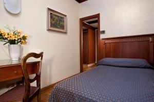 Postel nebo postele na pokoji v ubytování Hotel Bellevue