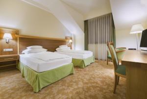 Postel nebo postele na pokoji v ubytování Hotel Sonnenhof