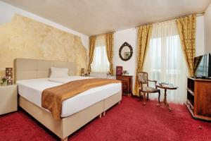 Ein Bett oder Betten in einem Zimmer der Unterkunft Hotel-Pension Melcher
