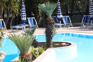 The swimming pool at or close to Appartamenti Vacanze Minervino
