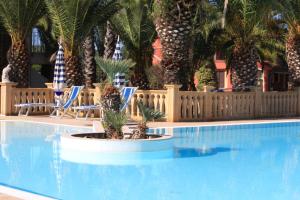 The swimming pool at or close to Appartamenti Vacanze Minervino