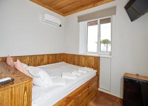 TV a/nebo společenská místnost v ubytování Tikhaya Gavan Hotel