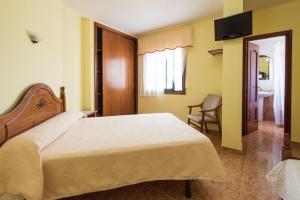 Posteľ alebo postele v izbe v ubytovaní Hostal O Camouco