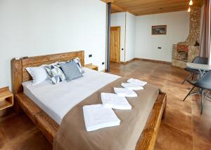 Postel nebo postele na pokoji v ubytování Tikhaya Gavan Hotel