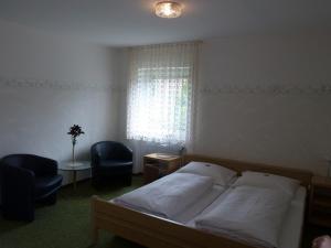 Ένα ή περισσότερα κρεβάτια σε δωμάτιο στο Landgasthof Wellmann