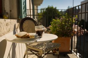 Boutique-Hotel Guesthouse Le Locle的阳台或露台