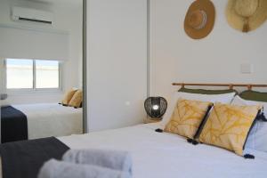 Postelja oz. postelje v sobi nastanitve Phaedrus Living: Seaside Luxury Flat Lighthouse 68