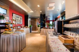 TV a/nebo společenská místnost v ubytování Hotel Maritimo