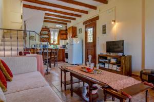 Televízia a/alebo spoločenská miestnosť v ubytovaní Corfu Sokraki Villas