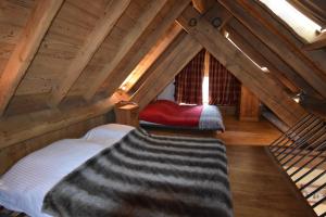 A bed or beds in a room at VAUJANYLOCATIONS - Chalets Clovis I & II