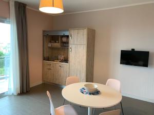 Kuchyň nebo kuchyňský kout v ubytování RED'S apartments