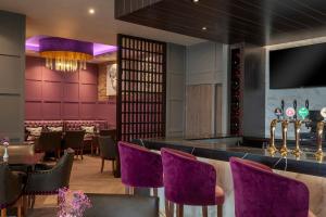 Sohvabaar või baar majutusasutuses Athlone Springs Hotel