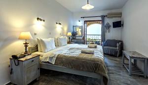 Katil atau katil-katil dalam bilik di Vardia Hotel