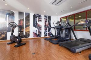 Fitness centrum a/nebo fitness zařízení v ubytování Hotel Vier Jahreszeiten