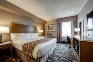Voodi või voodid majutusasutuse Monte Carlo Inn Brampton toas