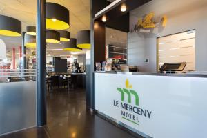 Certifikát, hodnocení, plakát nebo jiný dokument vystavený v ubytování Le Merceny Motel