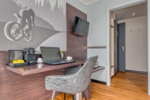 TV a/nebo společenská místnost v ubytování Le Merceny Motel