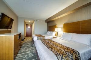 Voodi või voodid majutusasutuse Monte Carlo Inn Brampton toas