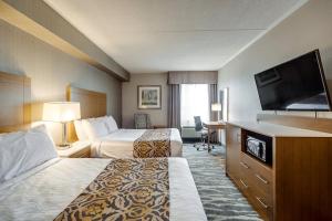 Voodi või voodid majutusasutuse Monte Carlo Inn Brampton toas
